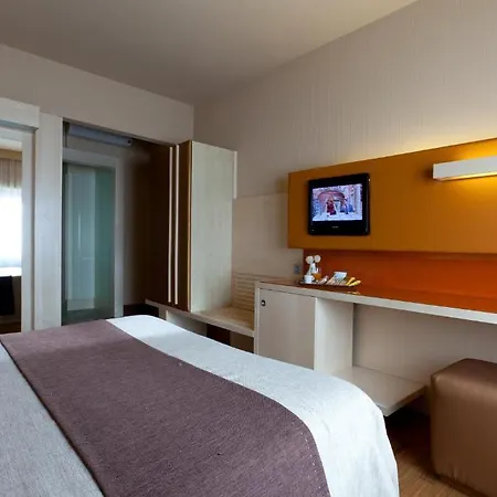 Отель Velino Авеццано