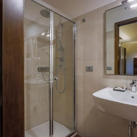 Velino 4* Авеццано